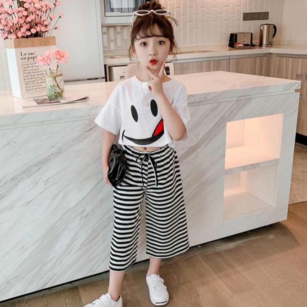Hàng Có Sẵn Set Áo Thun Ngắn Tay Họa Tiết Kẻ Sọc Và Quần Lửng Thoáng Khí Phong Cách Hàn Quốc Thời Trang Mùa Hè Cho Bé Gái