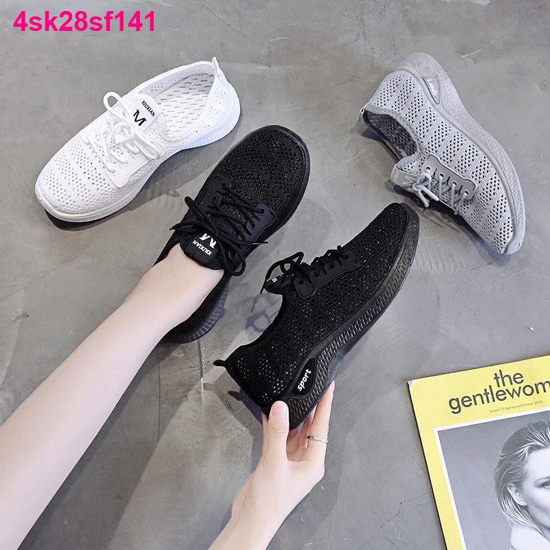 giày sneaker nữGiày nữ mùa hè mới 2021 bay thể thao dệt kim lưới thoáng khí đế mềm chống mài mòn thường