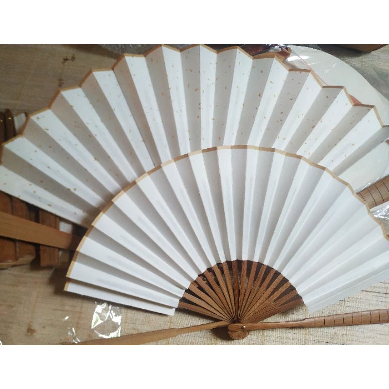 Quạt giấy trơn cổ trang dùng để vẽ hoặc viết thư pháp