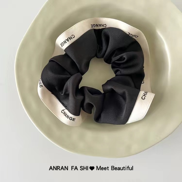 Scrunchies vải satin viền chữ CHANGE dây cột tóc nữ tính đáng yêu S30