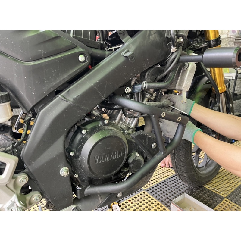 Chống đổ khung dành riêng cho Yamaha MT15