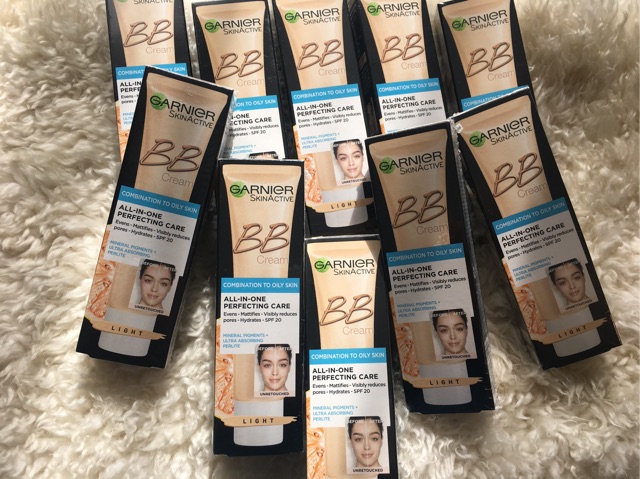 Kem trang điểm Garnier Skin Active BB Cream Long Lasting 12hr (Light) (BILL UK) SPF20 cho da dầu và da hỗn hợp màu sáng | BigBuy360 - bigbuy360.vn