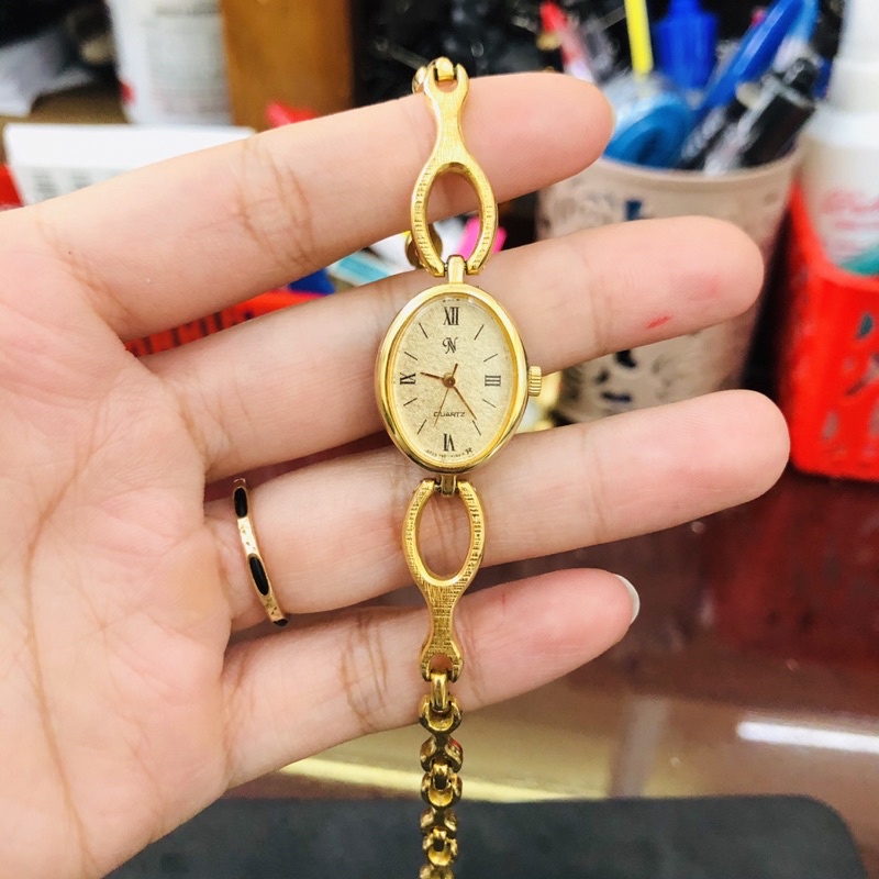 Đồng hồ nữ si dáng lắc tay hiệu Noevir
