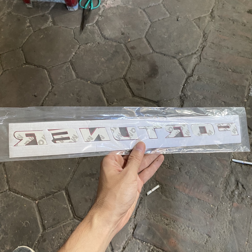 TEM CHỮ 3D DÁN CAPO XE TOYOTA FORTUNER 2015-2020, CÓ 3 MÀU ĐEN, BẠC ĐỎ