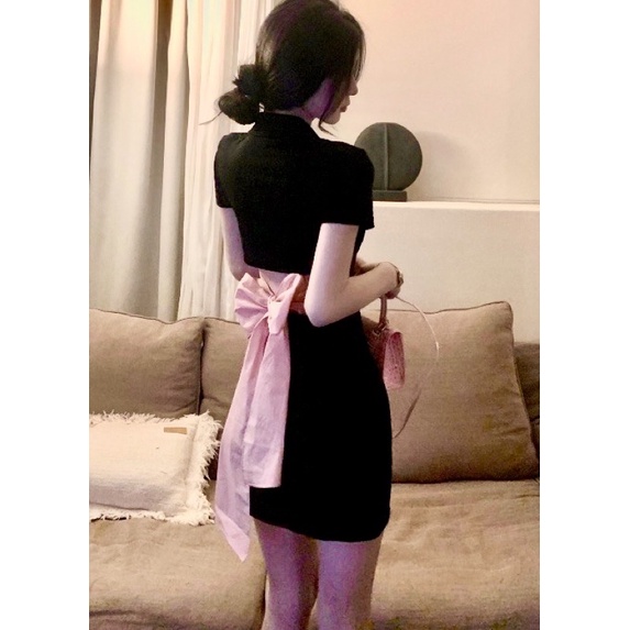 Đầm gân cổ bẻ nút giữa