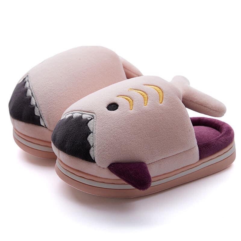 Dép mang trong nhà cho bé