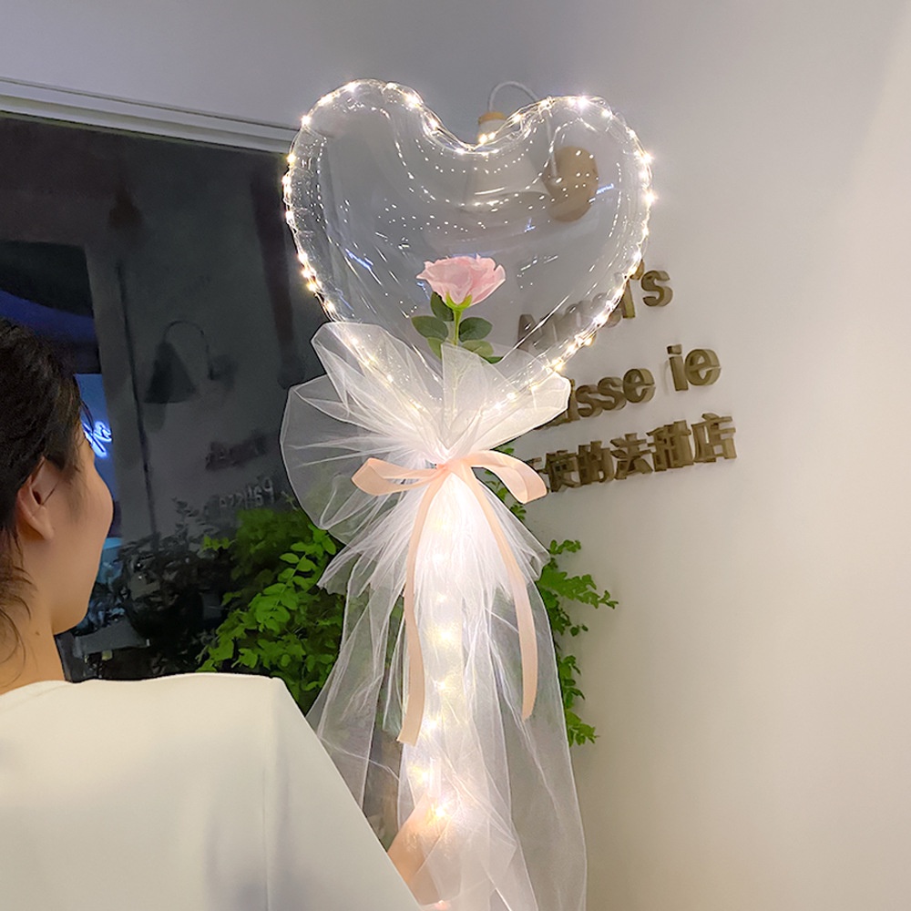 Bó hoa hồng hình trái tim phát sáng dùng trang trí tiệc cưới