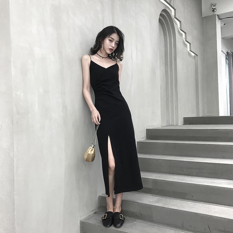 Đầm hai dây IELGY chữ A cổ chữ V màu đen phong cách Pháp thời trang cho nữ