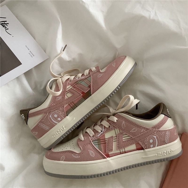 Giày thể thao phù hợp cho học sinh ,sinh viên 2022