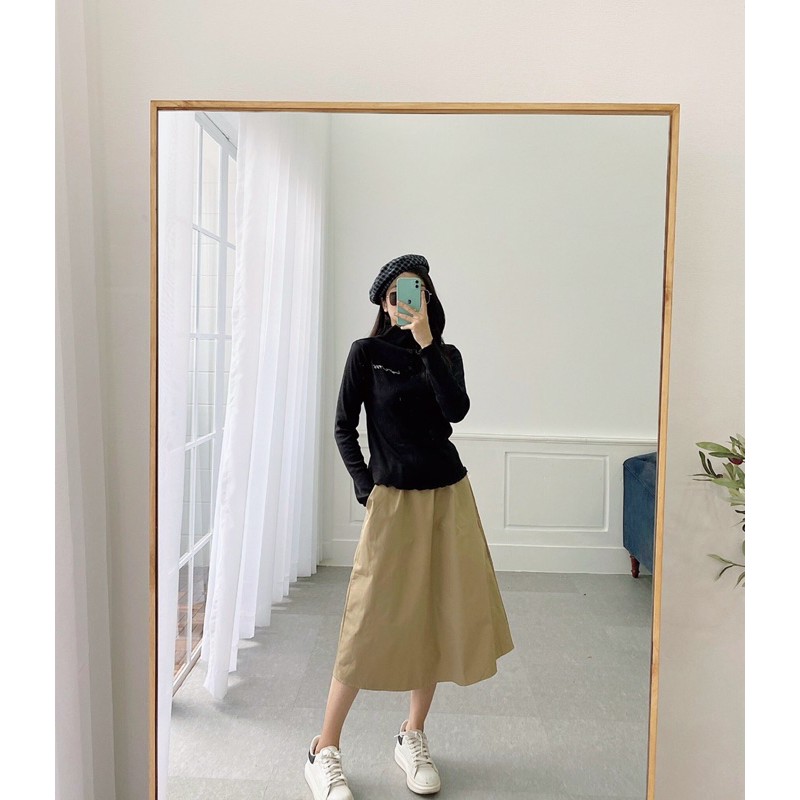 Áo thun gân dài tay, cổ nút, thêu ngực