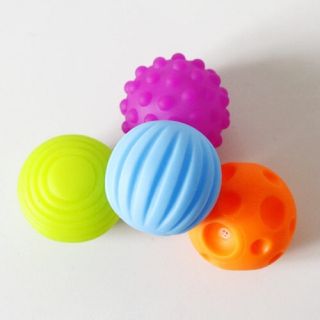Bóng mềm chút chít luyện tay cho bé
