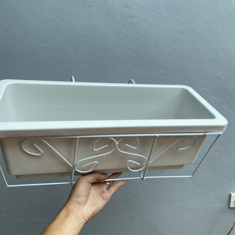 COMBO 2Giá sắt KÈM CHẬU SIZE 60 HOẶC 67CM treo ban công đựng chậu trồng rau hình chữ nhật