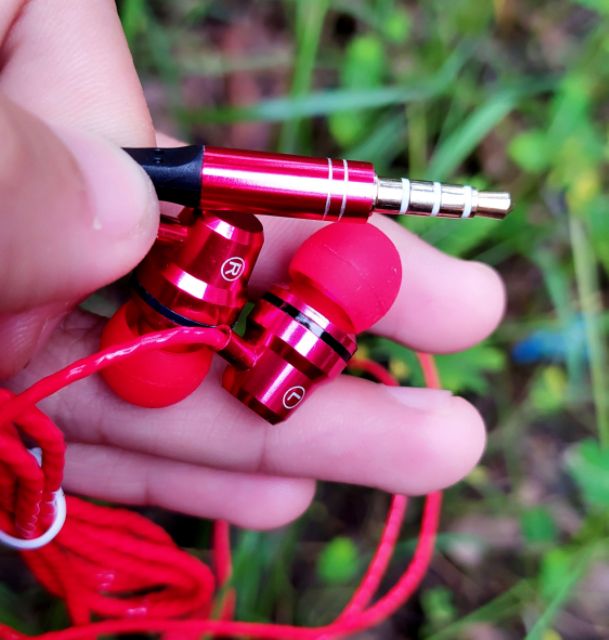 Tai nghe vỏ nhôm, dây chống rối cao cấp, bass ấm, có mic đàm thoại