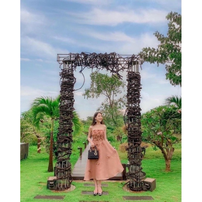 Đầm dự tiệc đính nơ hoa sát nách
