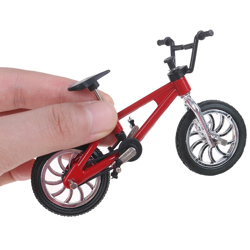 [superhomestore]1Pc 1:12 Dollhouse Miniature Bicycles Plastic Mini Bike Dollhouse Accessories