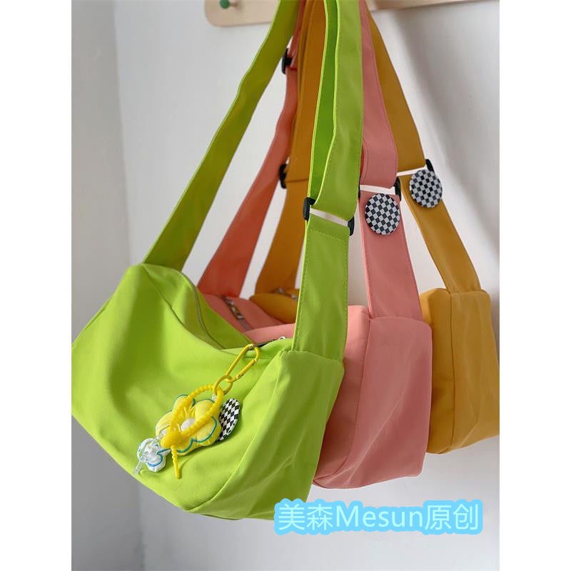 Cặp sách đeo chéo chống nước 5 màu cute tặng móc khóa và huy hiệu