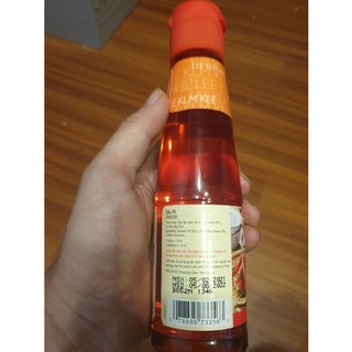Dầu Ớt Lee Kum Kee 207ml được làm từ bột ớt cay cay, thơm ngon