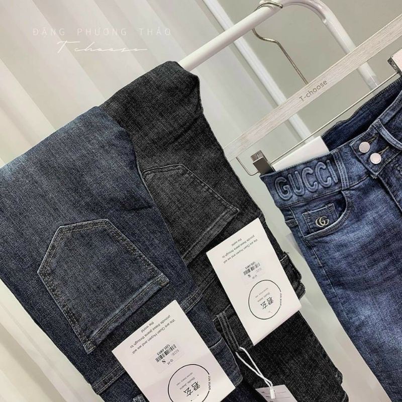 Quần jeans thêu chữ GG dập nổi