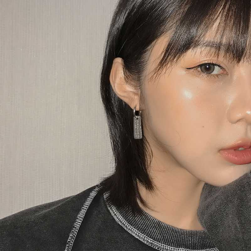 Hoa Tai Hình Chữ Nhật In Chữ Phong Cách Hiphop Cá Tính