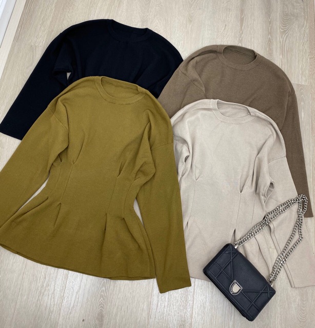 Áo len chiếu eo chân xoè