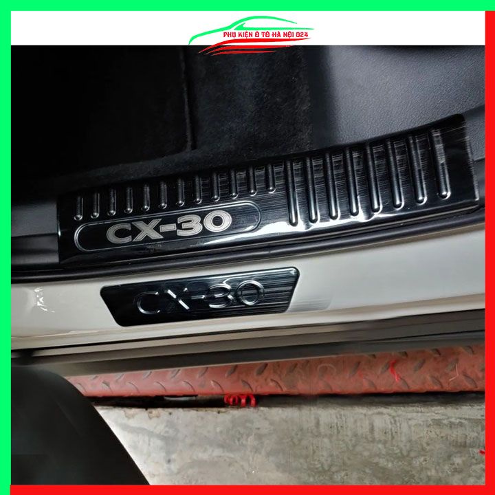 Ốp bậc cửa, nẹp bước chân trong ngoài Mazda CX30 CX-30 2021-2023 vân Titan chống trầy bảo vệ trang trí xe