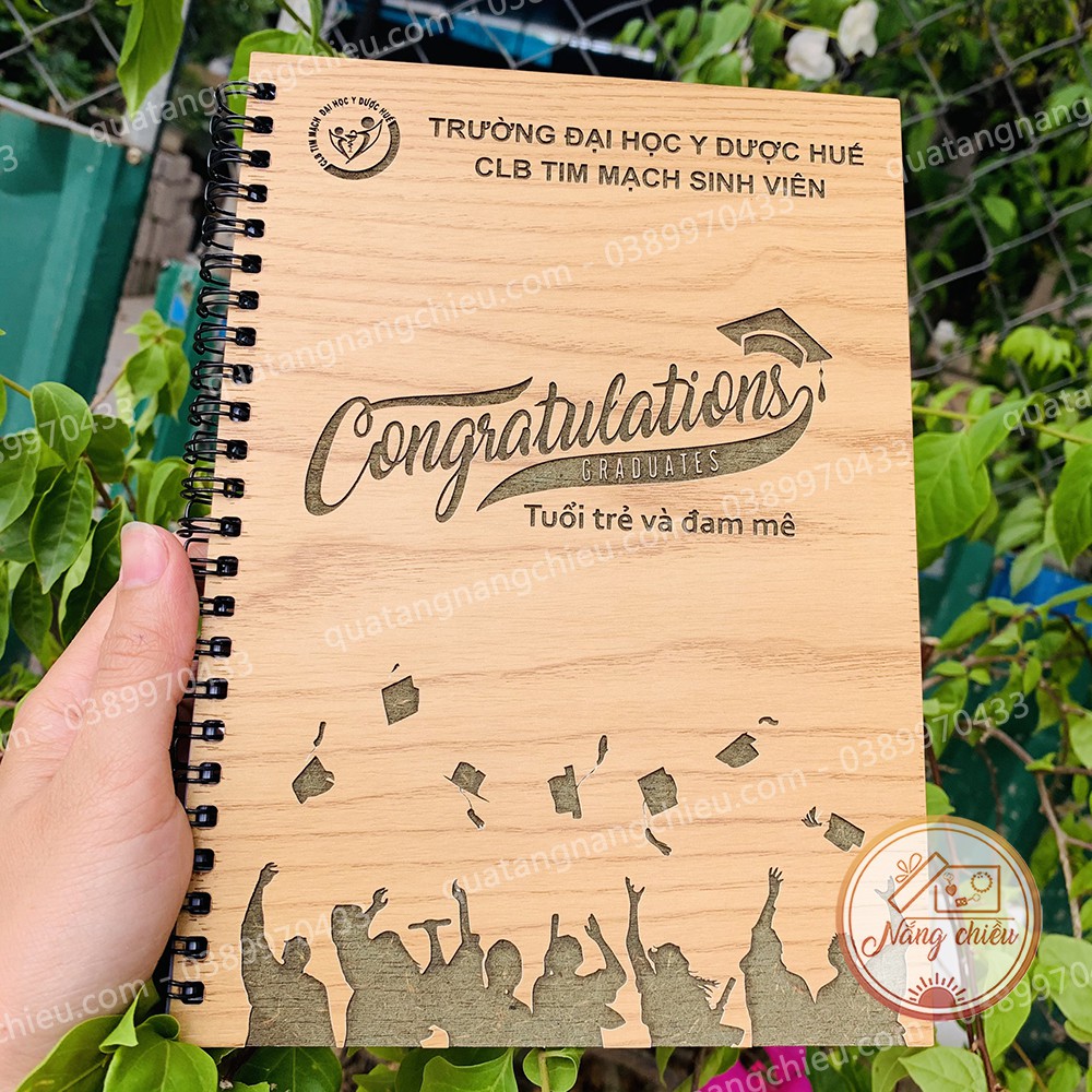 Sổ tay tặng ngày lễ tốt nghiệp, chất liệu gỗ , bìa khắc theo yêu cầu