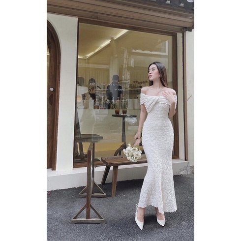 Đầm CHOU trễ vai form body dáng xoè TRẮNG và ĐEN | BigBuy360 - bigbuy360.vn