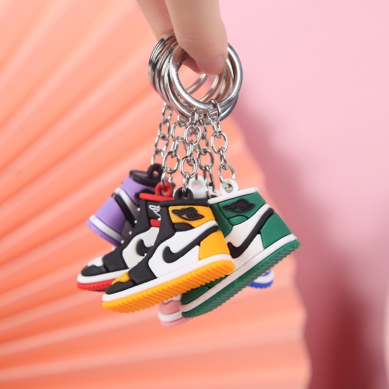 Móc Khóa Hình Giày Sneaker Ba Chiều