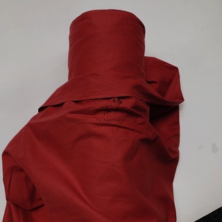 Vải linen tưng ướt màu đỏ đô chất dày dặn