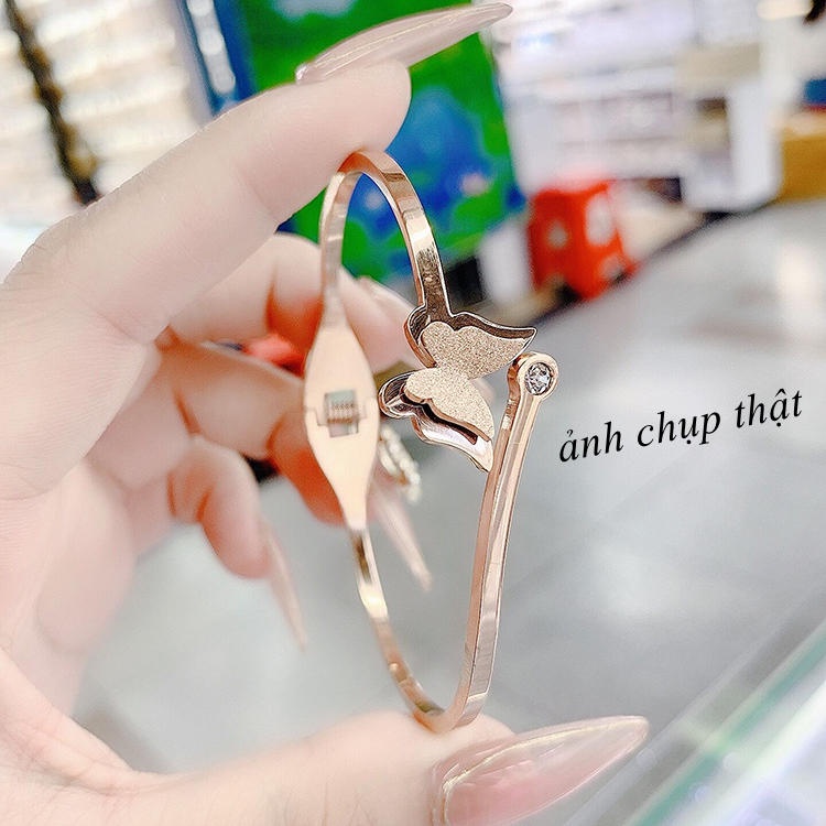 Vòng tay titan nữ không gỉ hình bướm phun cát lấp lánh thời trang sang trọng
