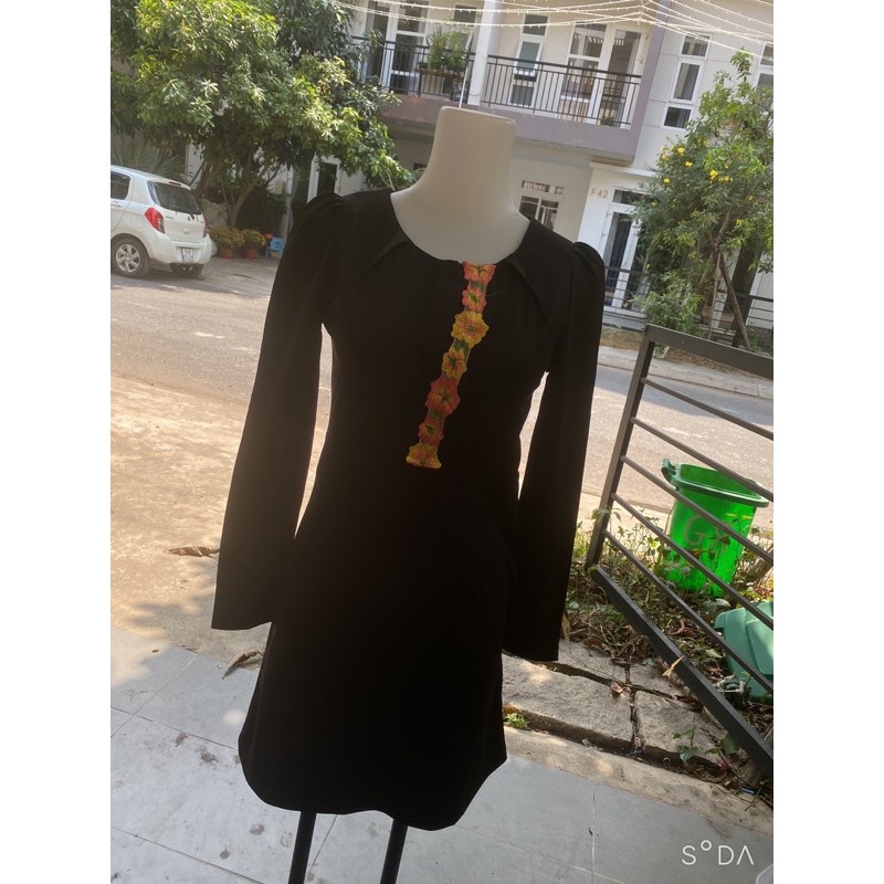 sale đầm thiết kế màu đen hàng si giao ngẫu nhiên