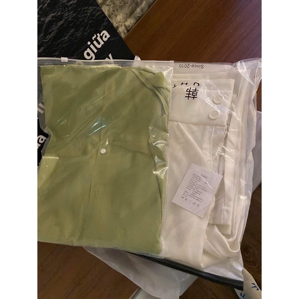 Áo sơ mi + quần vải trắng LND