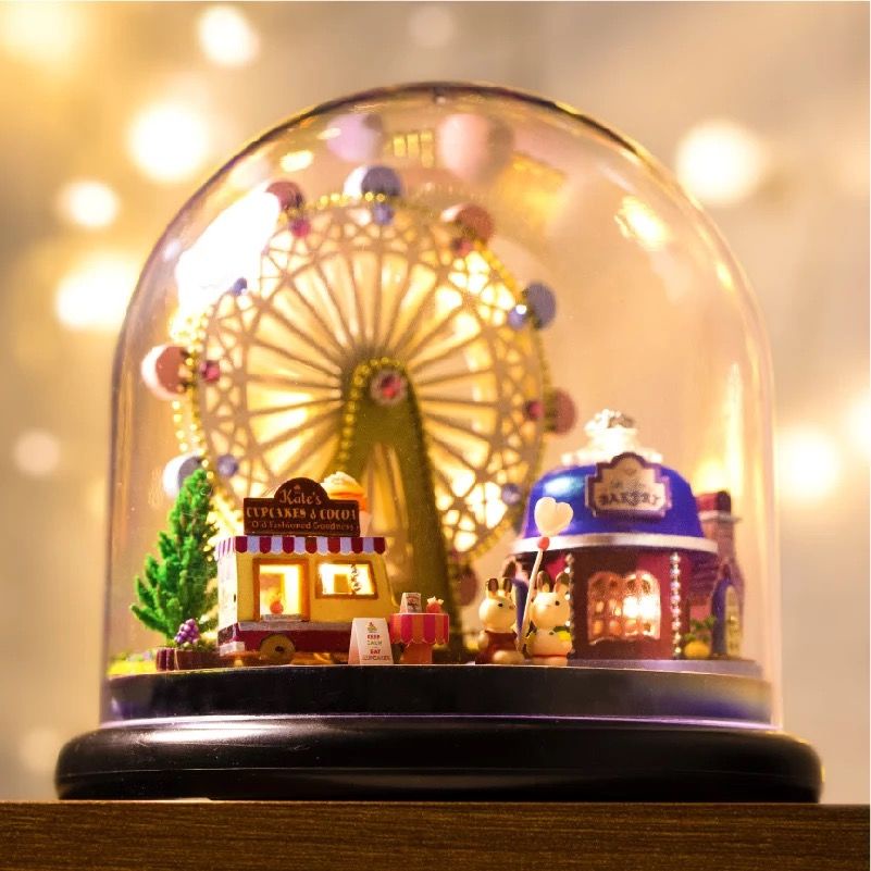 Hộp nhạc gỗ hình vòng đu quay ngựa gỗ phong cách giáng sinh2021 birthday gift Ferris wheel music East.