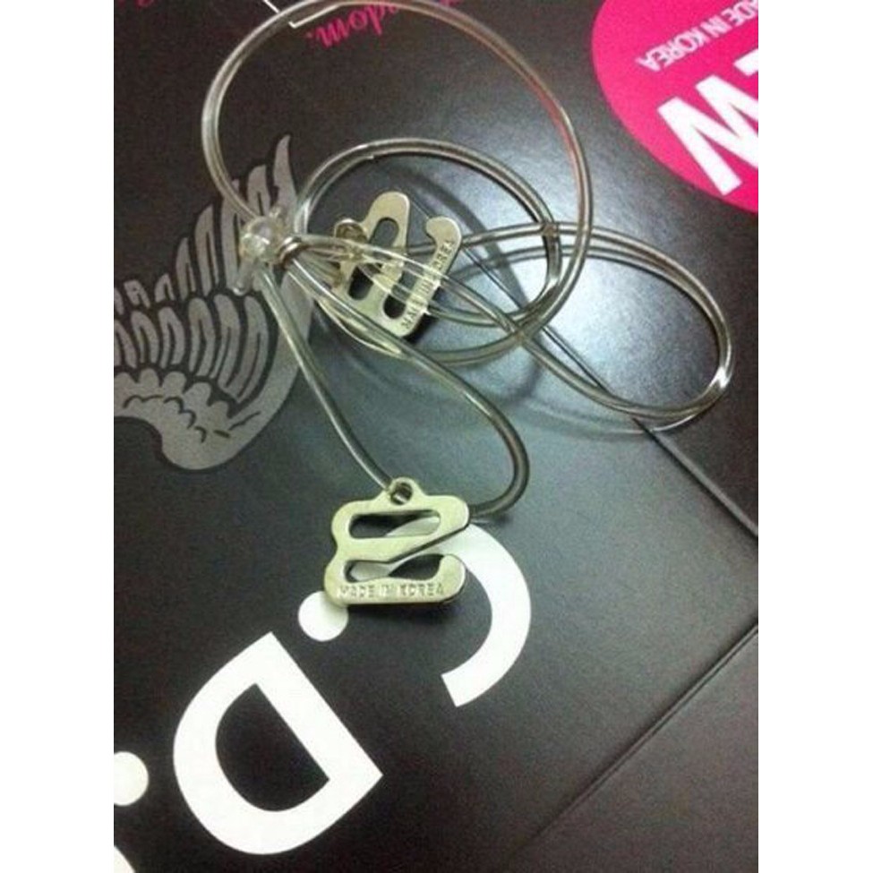 Dây áo trong sợi bún