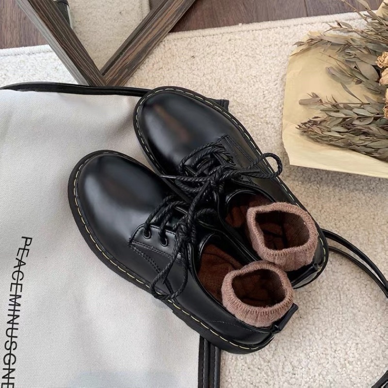 Giày oxford đen lì da PU đế cao dáng Dr Martens vintage cổ điển Yannie Lolita