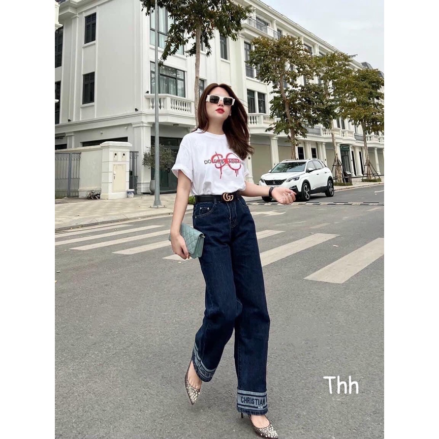 Quần bò ống suông thêu gấu cho nữ .