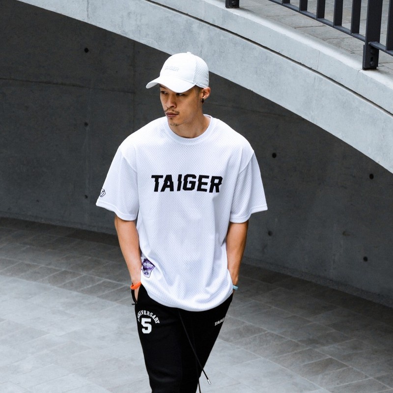 [ GYMEN ] Áo Phông Áo Thun Thể Thao Nam Phong Cách Taiwan Streetwear In Phối Lưới Thông Thoáng Form Rộng Cổ Tròn Thun Lạnh Tập Ngắn Tay Vải Thoáng Nhanh Khô Cao Cấp Chạy Bộ Chuyên Thể Dục Bóng Rổ