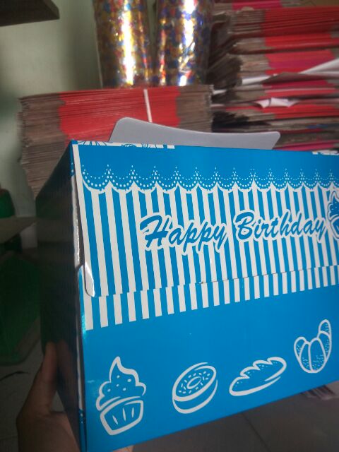 Hộp bánh kem size 28