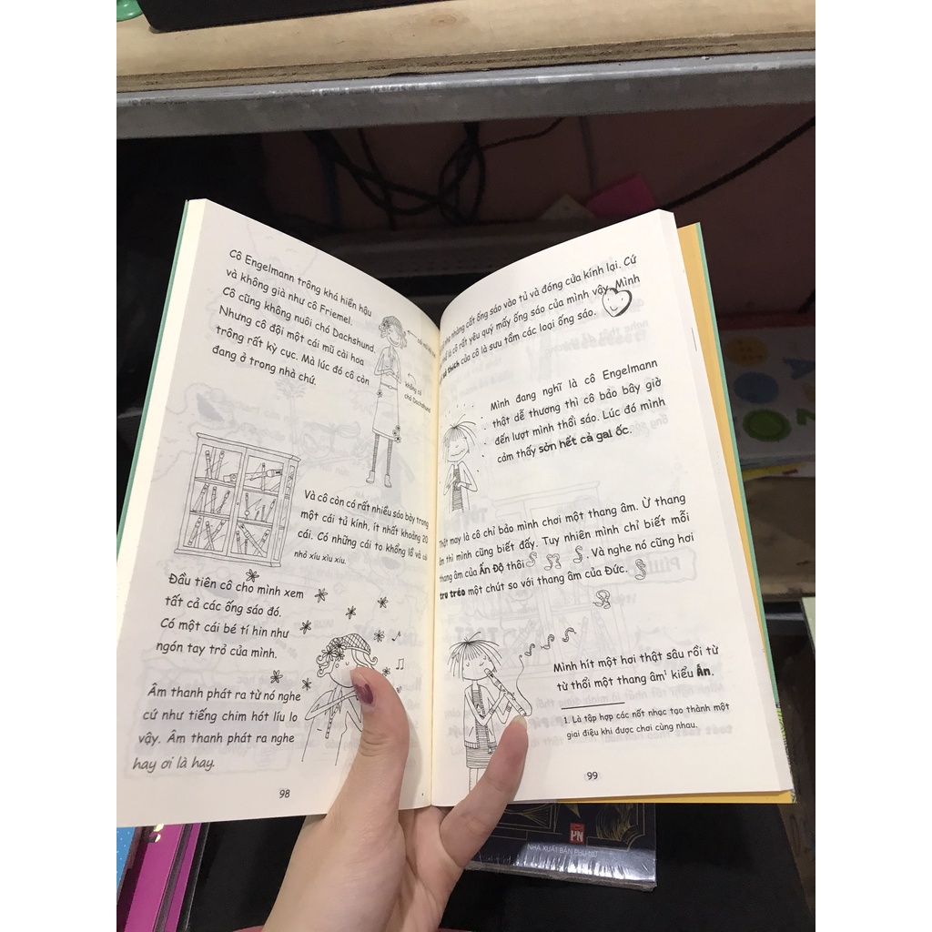 Sách - Lotta tập viết nhật kí 4 : Thỏ biết bay trái đất ngừng quay