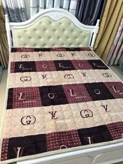 Thảm chải giường