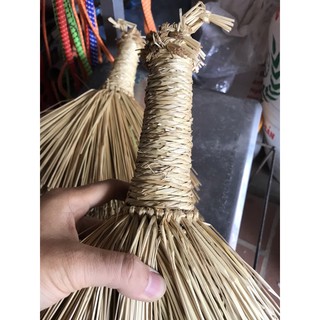 Chổi rơm nếp làm thủ công