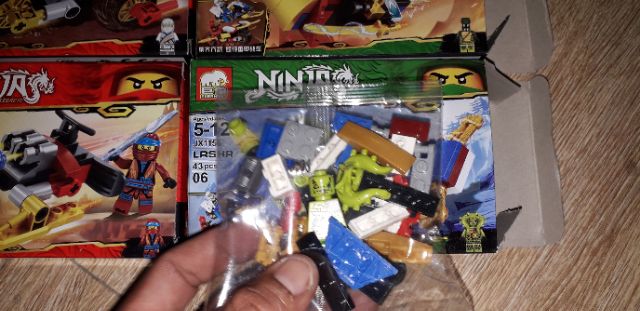 Lắp ráp LegoNinjago Siêu Xe 1156 có nhiều chi tiết