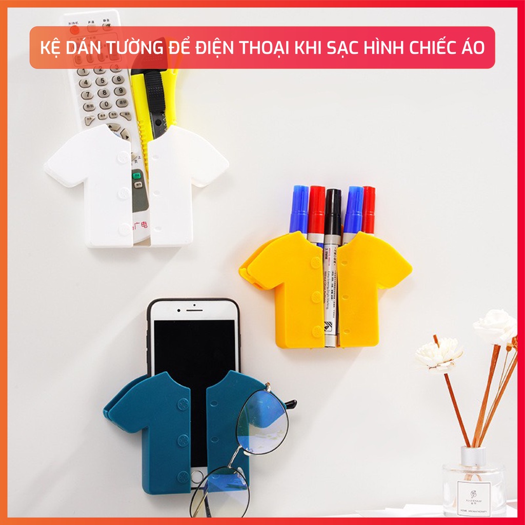 Kệ khay để điện thoại khi sạc hình chiếc áo, để điều khiển gắn tường có móc treo nhựa cao cấp dán keo dính 3M