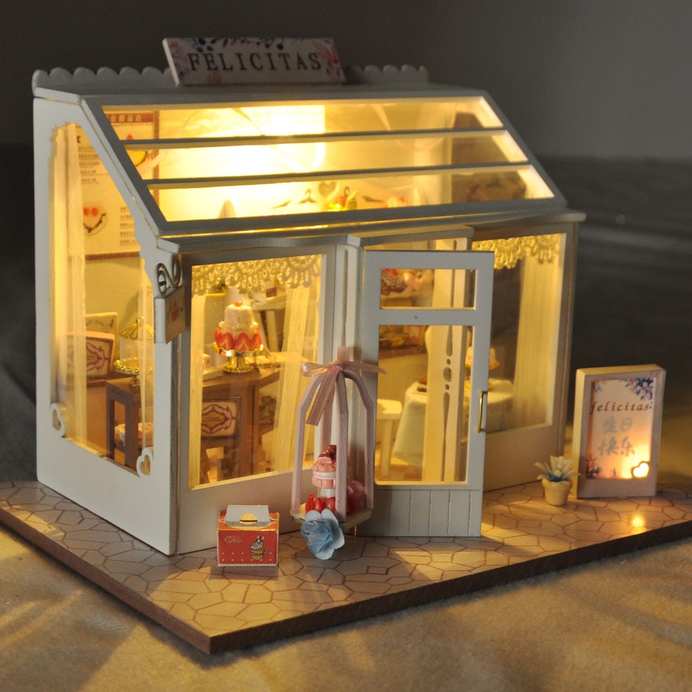 Mô hình NHÀ BÚP BÊ bằng gỗ có đèn led Tiệm Bánh Felicitas TYU D25 Tặng kèm Mica và dụng cụ lắp ráp ToyStationVN