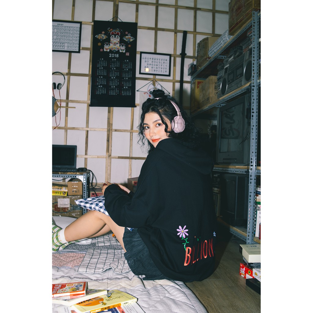 Áo Hoodie Nữ Black Floral Hoodie Billion Gen | BigBuy360 - bigbuy360.vn