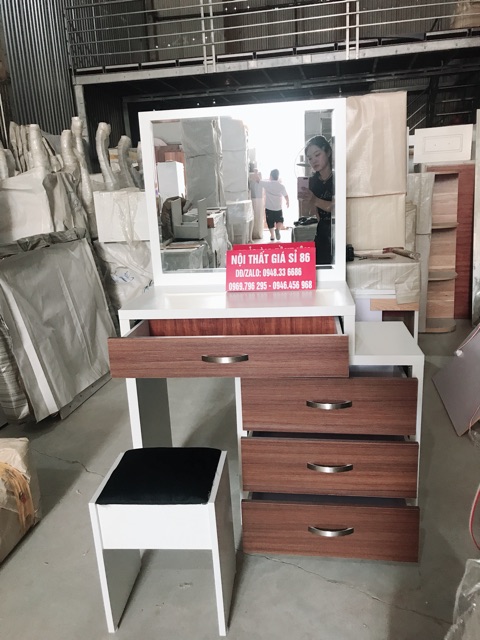 Bàn trang điểm BT18