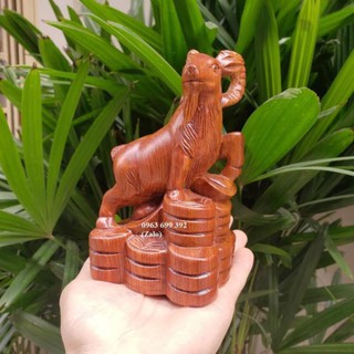 Tượng con dê gỗ hương