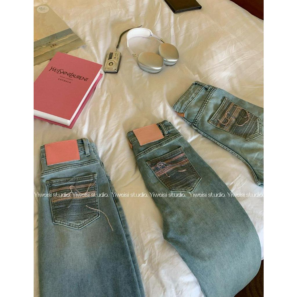 Quần Denim Ống Suông Phối Túi Thêu Họa Tiết Hoài Niệm Cổ Điển 63166