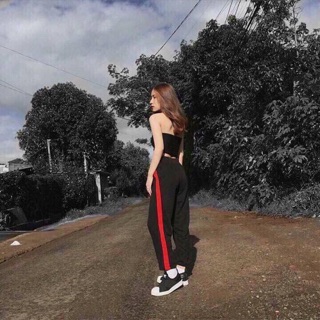 Quần đen 1 sọc đỏ