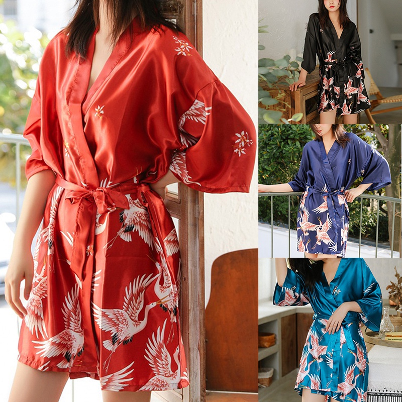 Áo choàng tắm kiểu kimono thiết kế quyến rũ cho phù dâu
